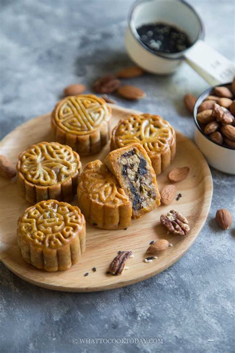 mixed nuts mooncake.